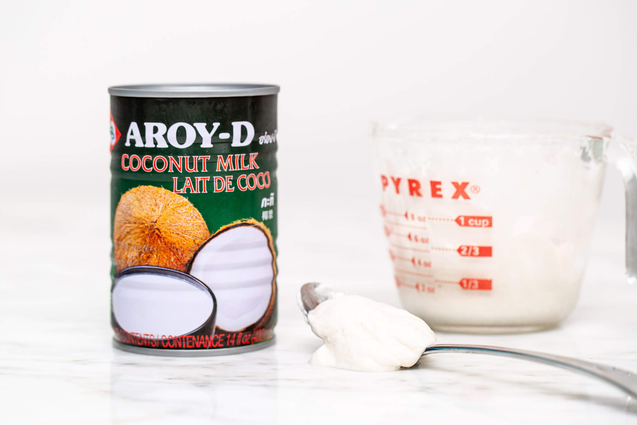 Making coconut cream by separating Aroy-D coconut milk
