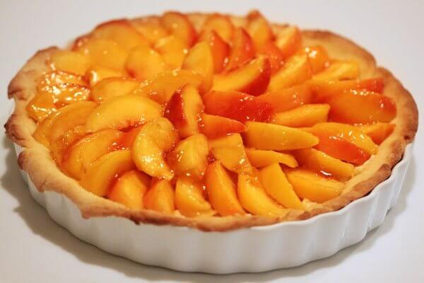 Peach and mascarpone tart