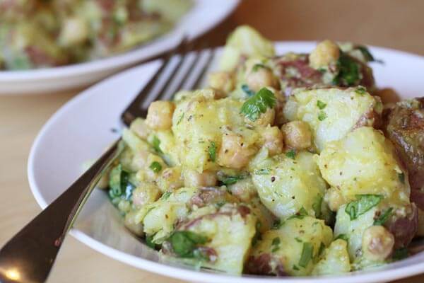 Potato salad with chickpeas, cilantro and Indian spices